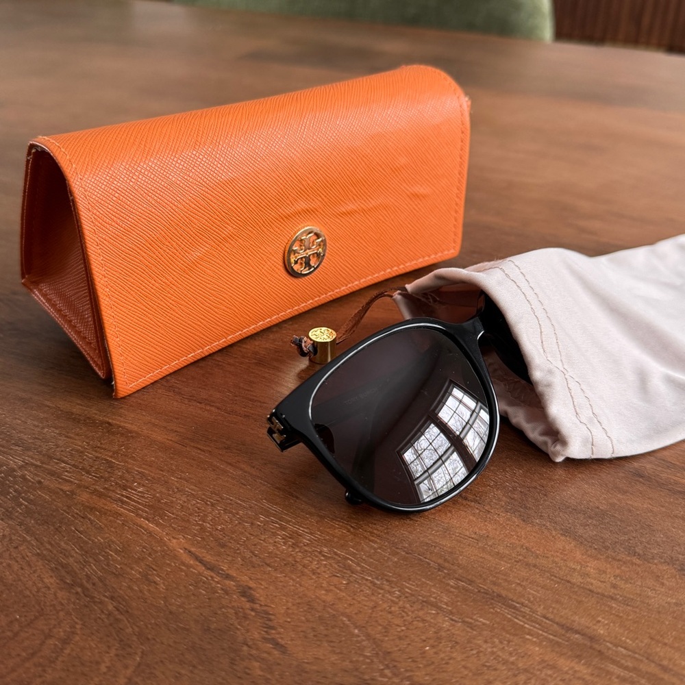 Tory Burch Polarized Black Sunglasses with case and pouch - Picture 2 of 7